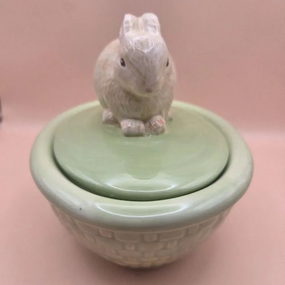Hallmark Bunny Rabbit Green Ceramic Oval Covered Dish w/ Lid Basketweave